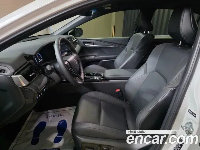 Toyota Camry 2025 — ფოტო 14/17