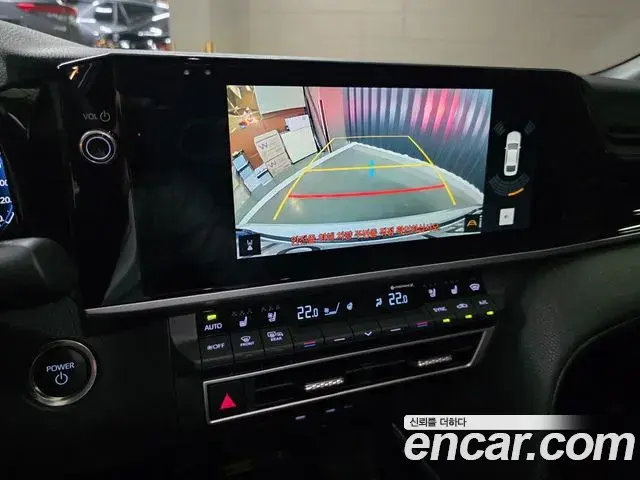 Toyota Camry 2025 — ფოტო 11/17