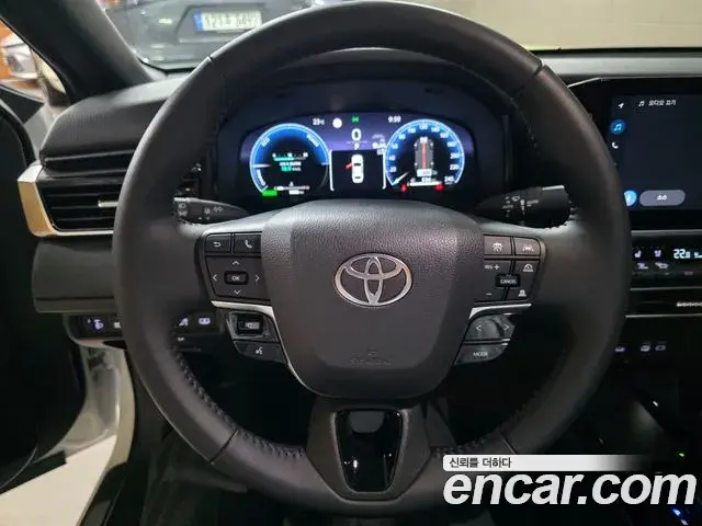 Toyota Camry 2025 — ფოტო 12/17