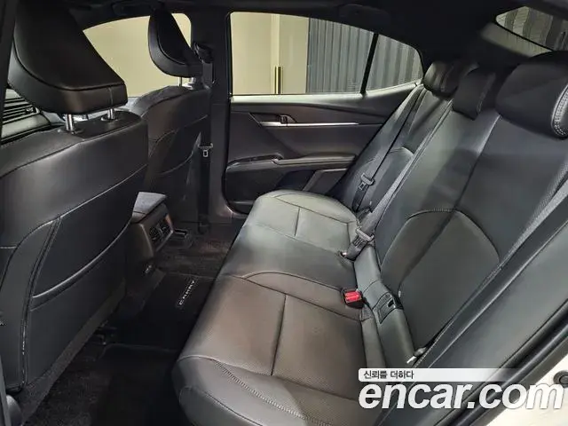 Toyota Camry 2025 — ფოტო 9/17