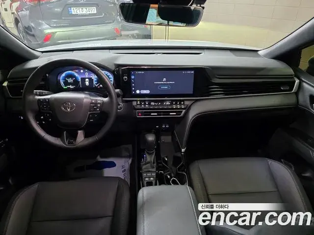 Toyota Camry 2025 — ფოტო 13/17