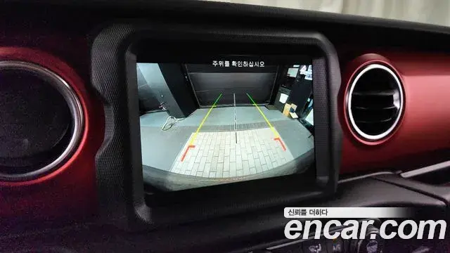 Jeep Wrangler 2019 — Şəkil 14/31