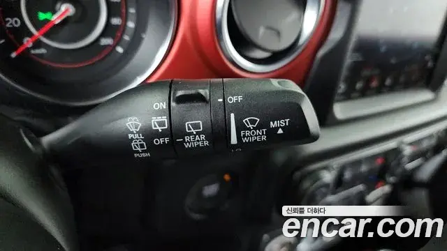 Jeep Wrangler 2019 — Şəkil 21/31