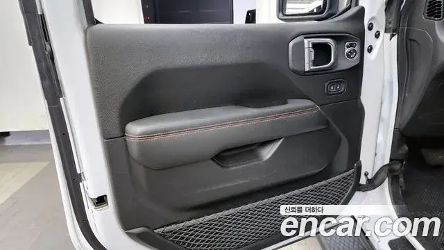 Jeep Wrangler 2019 — Şəkil 20/31