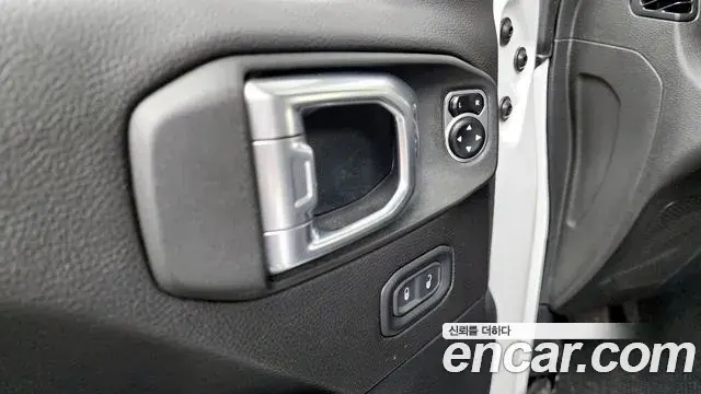 Jeep Wrangler 2019 — Şəkil 27/31