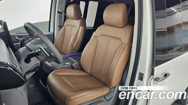 Hyundai Staria 2024 — Photo 17/34