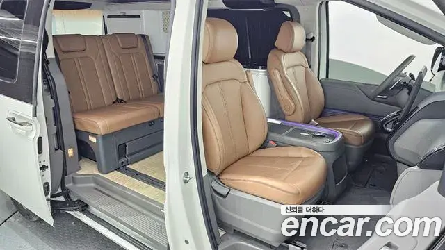 Hyundai Staria 2024 — Photo 32/34