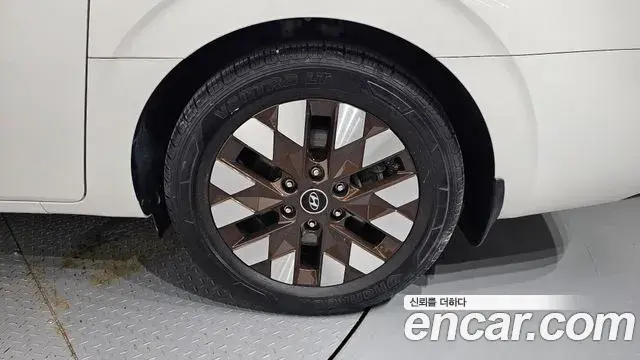 Hyundai Staria 2024 — Photo 29/34