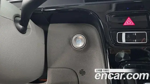 Hyundai Staria 2024 — Photo 8/34