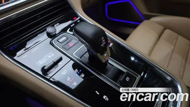 Porsche Panamera 2019 — Şəkil 18/20