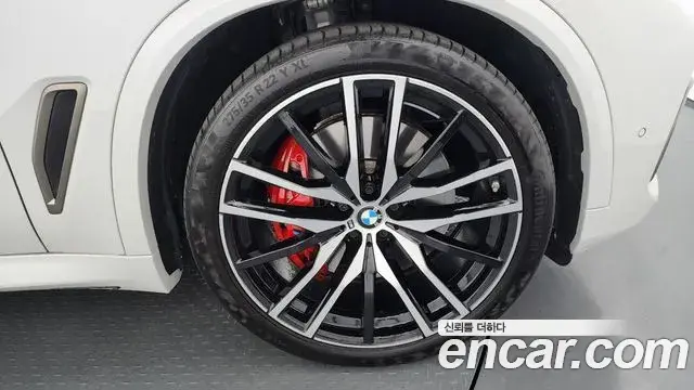 BMW X5 2022 — ფოტო 24/33
