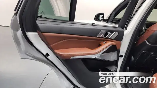 BMW X5 2022 — ფოტო 31/33
