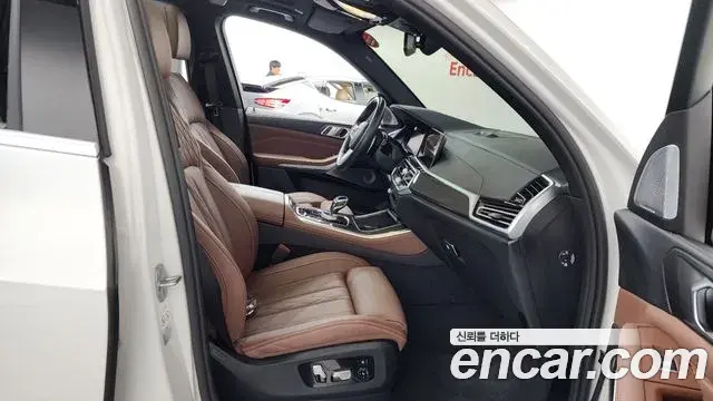 BMW X5 2022 — ფოტო 16/33