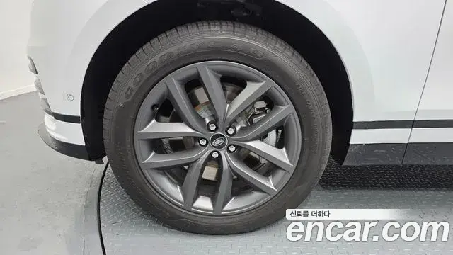 Land Rover Range Rover Velar 2025 — Photo 3/20