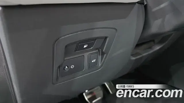 Land Rover Range Rover Velar 2025 — Photo 1/20