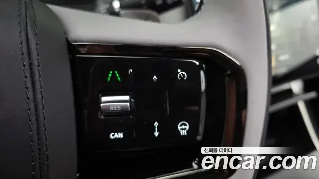 Land Rover Range Rover Velar 2025 — Photo 10/20
