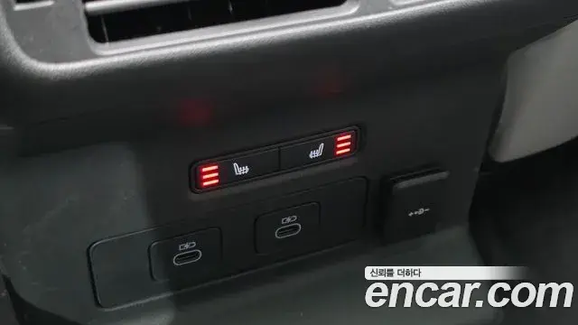 Land Rover Range Rover Velar 2025 — Photo 6/20