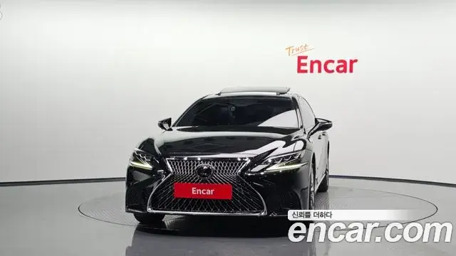 Lexus LS500h 2018 — Фото 3/20