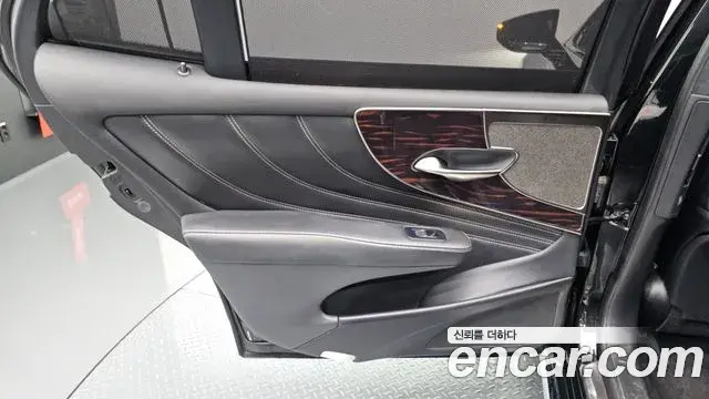 Lexus LS500h 2018 — Şəkil 21/34