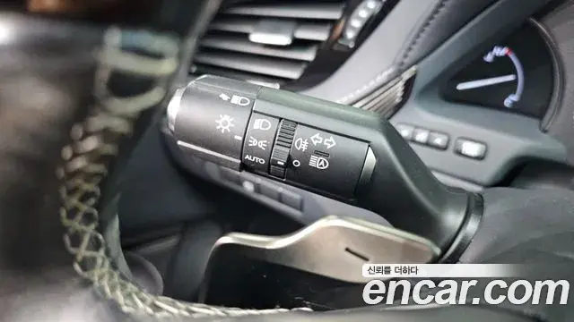Lexus LS500h 2018 — Şəkil 34/34