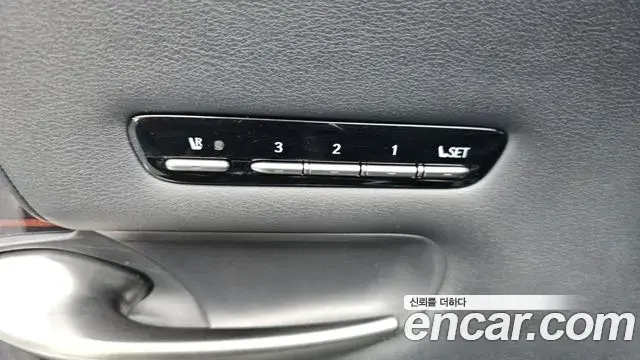 Lexus LS500h 2018 — Şəkil 17/34