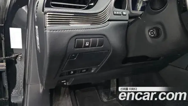 Lexus LS500h 2018 — Şəkil 28/34
