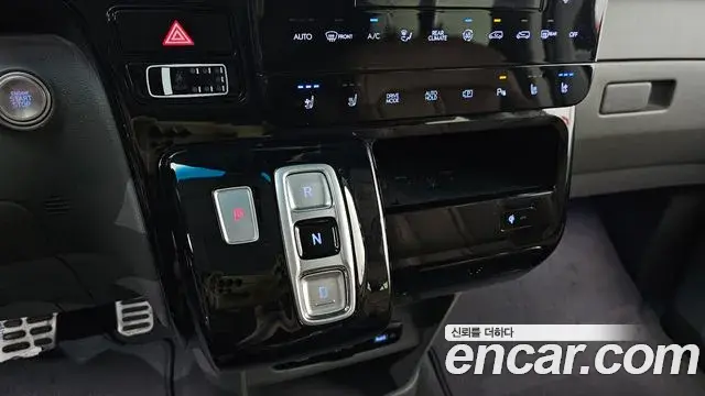 Hyundai Staria 2022 — Фото 9/20