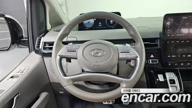 Hyundai Staria 2022 — Фото 13/20
