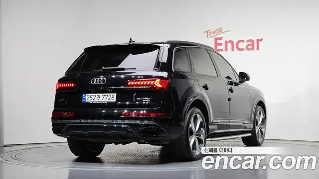 Audi Q7 2023 — Şəkil 15/20