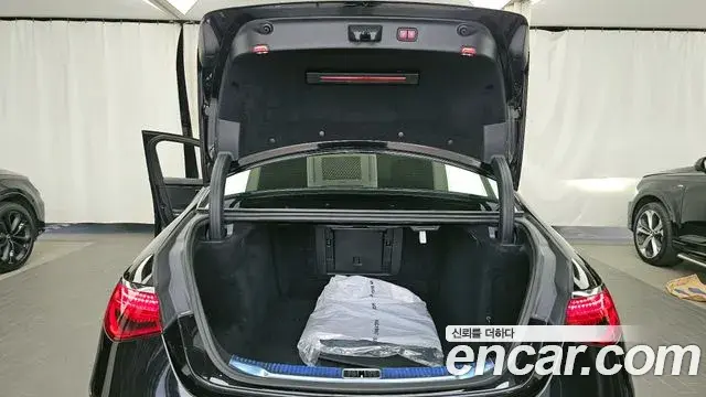 Mercedes-Benz S-Class 2022 — Photo 18/20