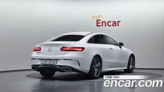 Mercedes-Benz E-Class 2019 — ფოტო 14/20