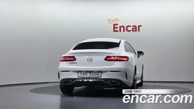 Mercedes-Benz E-Class 2019 — ფოტო 16/20