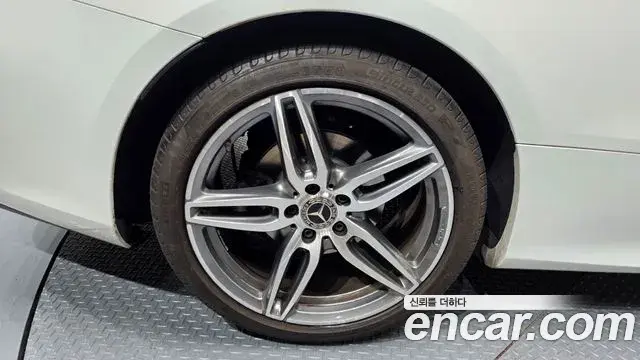 Mercedes-Benz E-Class 2019 — ფოტო 7/20