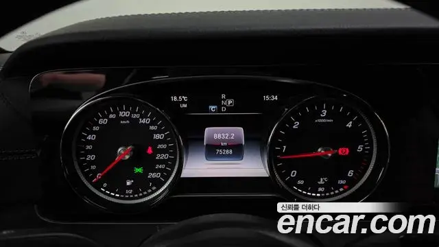 Mercedes-Benz E-Class 2019 — ფოტო 17/20