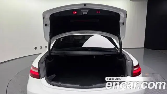 Mercedes-Benz E-Class 2019 — ფოტო 12/20