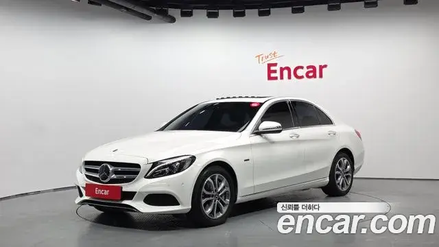 Mercedes-Benz C-Class 2018 — ფოტო 4/31