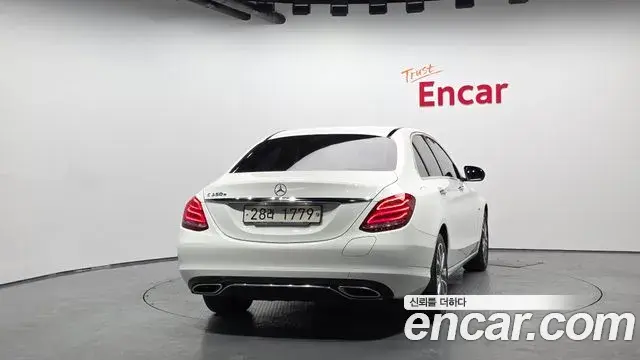 Mercedes-Benz C-Class 2018 — ფოტო 15/31