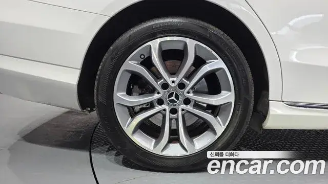 Mercedes-Benz C-Class 2018 — ფოტო 14/31