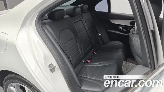 Mercedes-Benz C-Class 2018 — ფოტო 8/31