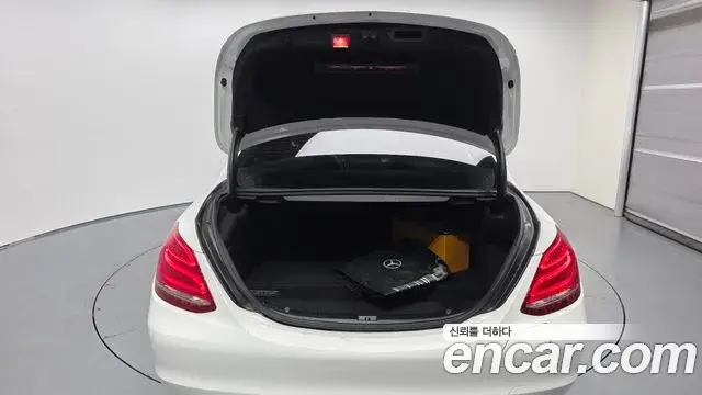 Mercedes-Benz C-Class 2018 — ფოტო 11/31
