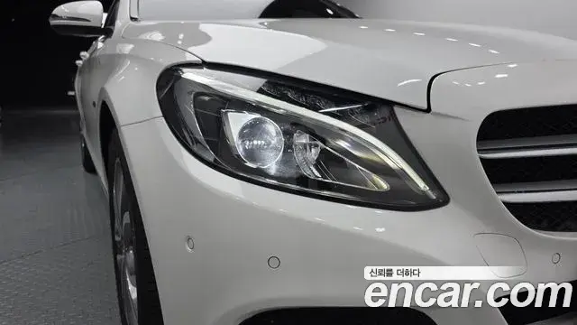 Mercedes-Benz C-Class 2018 — ფოტო 30/31