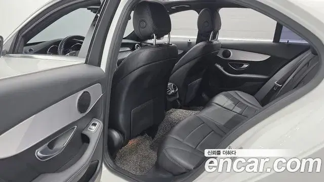 Mercedes-Benz C-Class 2018 — ფოტო 5/31