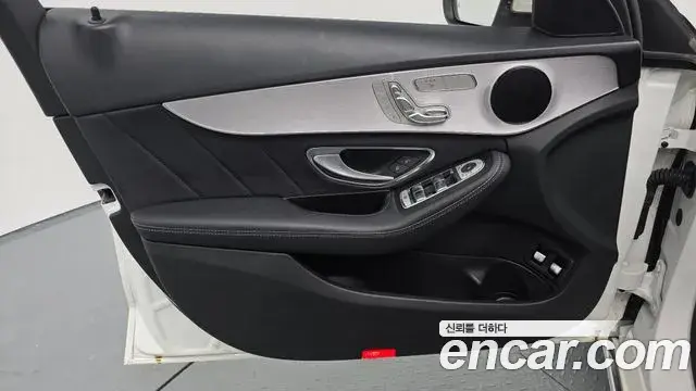 Mercedes-Benz C-Class 2018 — ფოტო 17/31