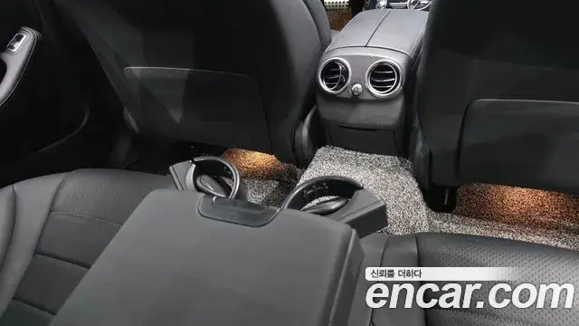 Mercedes-Benz C-Class 2018 — ფოტო 21/31