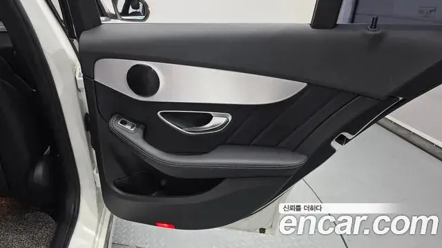 Mercedes-Benz C-Class 2018 — ფოტო 27/31