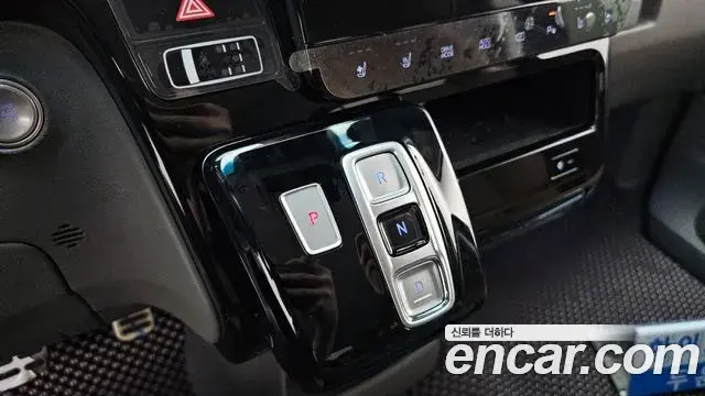 Hyundai Staria 2025 — Şəkil 10/20