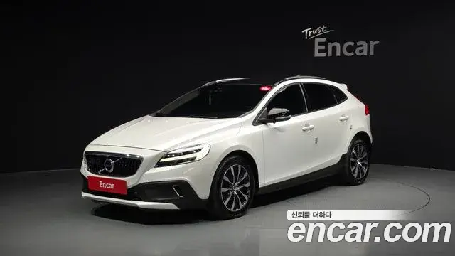 Volvo V40 Cross Country 2019 — ფოტო 32/38