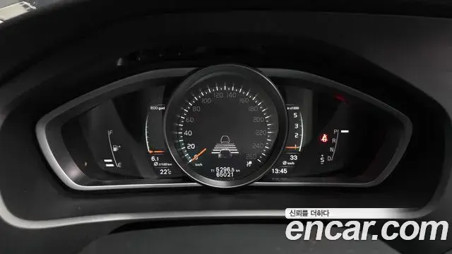 Volvo V40 Cross Country 2019 — ფოტო 21/38