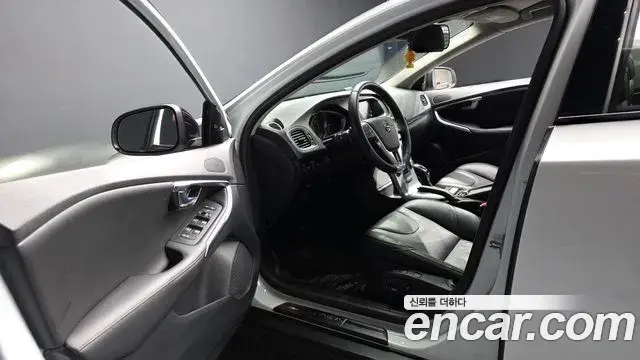 Volvo V40 Cross Country 2019 — ფოტო 12/38
