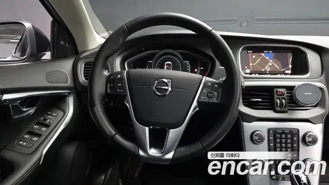 Volvo V40 Cross Country 2019 — ფოტო 36/38